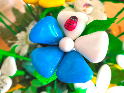 Fiore di Confetti Forma Cuore Bicolore con Scritta e Coccinella